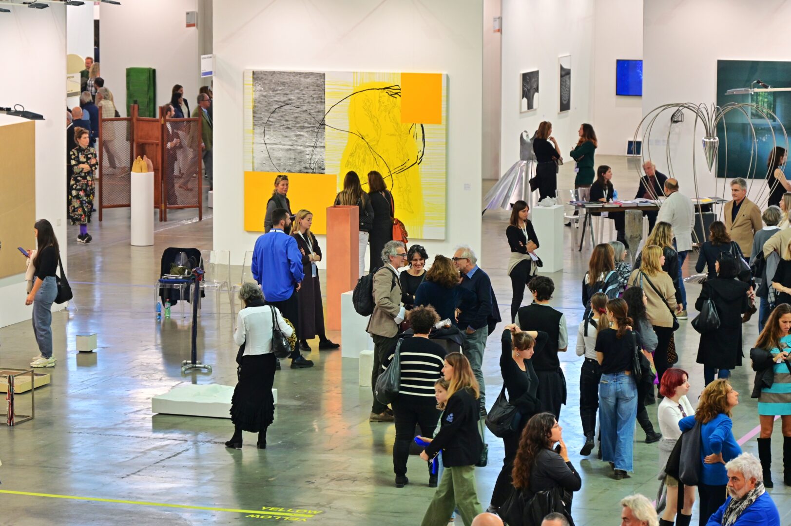 Fine Art Gallery Exhibition - Art Market Trends 2025