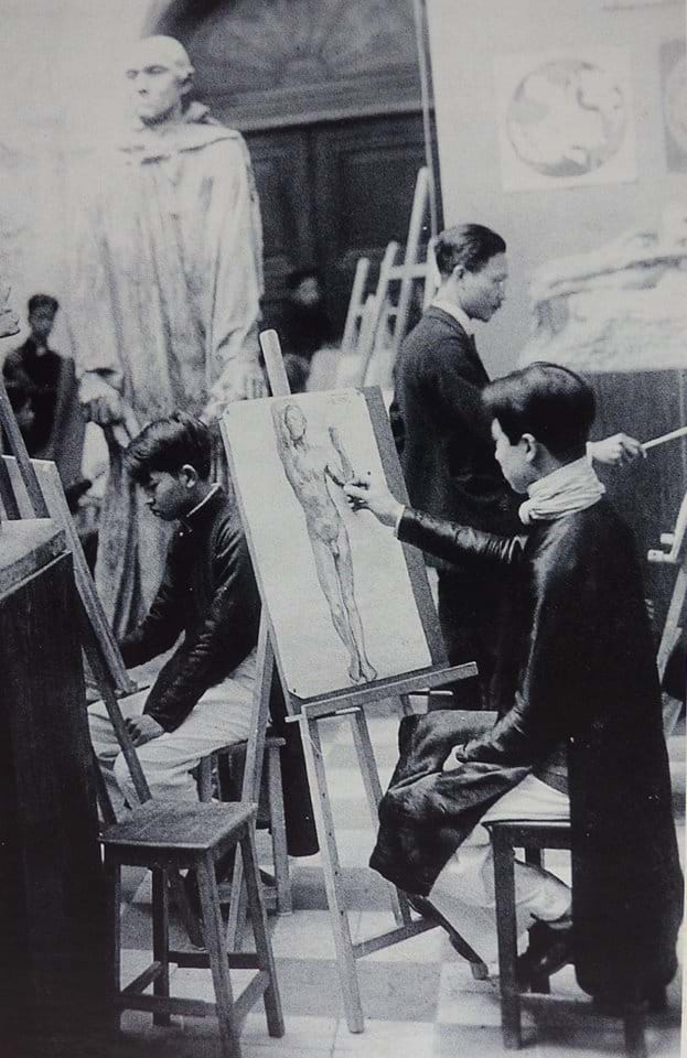 Students at the École Supérieure des Beaux-Arts de l'Indochine in 1929 practicing silk painting and fine arts. This historic image highlights the roots of modern Vietnamese art, where artists like Le Thi Luu developed their artistic expression and cultural heritage, later influencing the global art market.