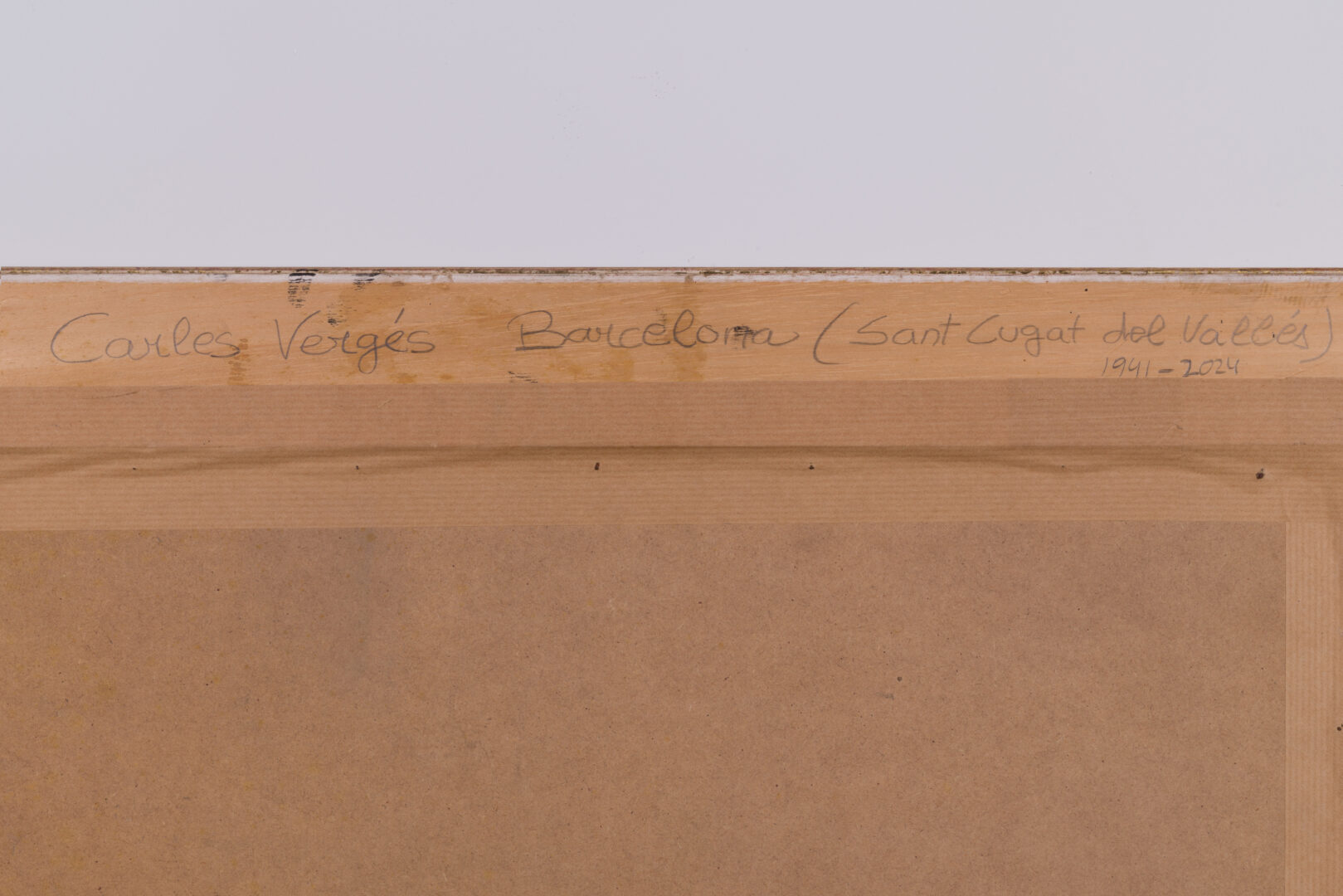 Detail of the Carles Vergés artist attribution on the back