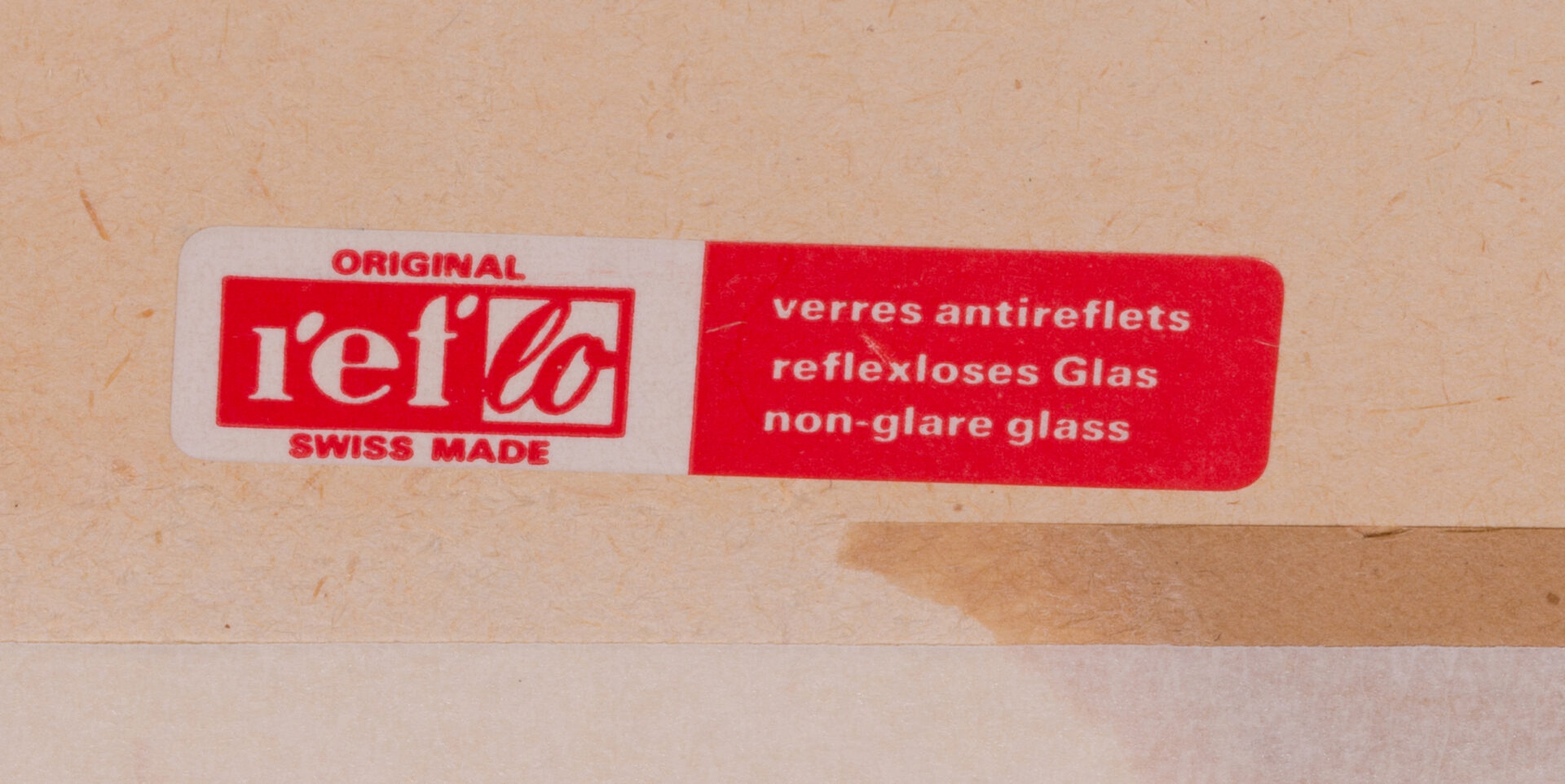 Label for the anti-reflective Swiss-made glass